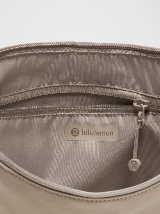 NEW Lululemon Slouchy Sling Bag 6L in Warm Ash Grey NWT Shoulder Crossbody Bag - Picture 5 of 9